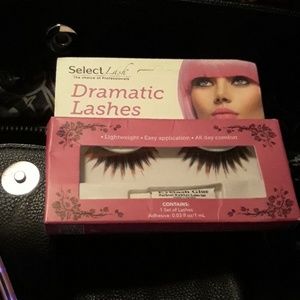 DRAMATIC LASHES